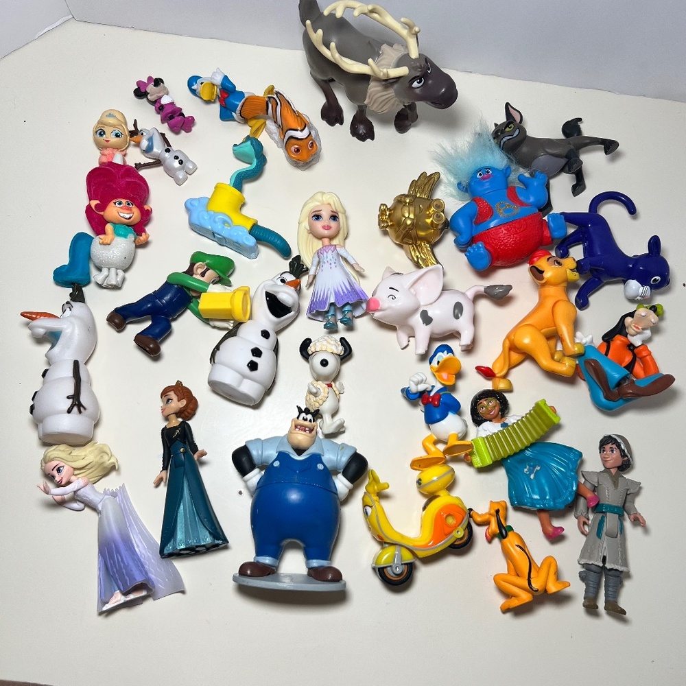 Mixed lot of Disney Figures Frozen, Pua, Encanto, Nemo, Mickey Mouse, Trolls